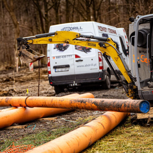 Przewierty sterowane HDD a tradycyjne wykopy – która technologia jest bardziej opłacalna?